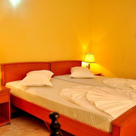 Hotel French Garden Tourist Rest Anuradhapura Exterior foto
