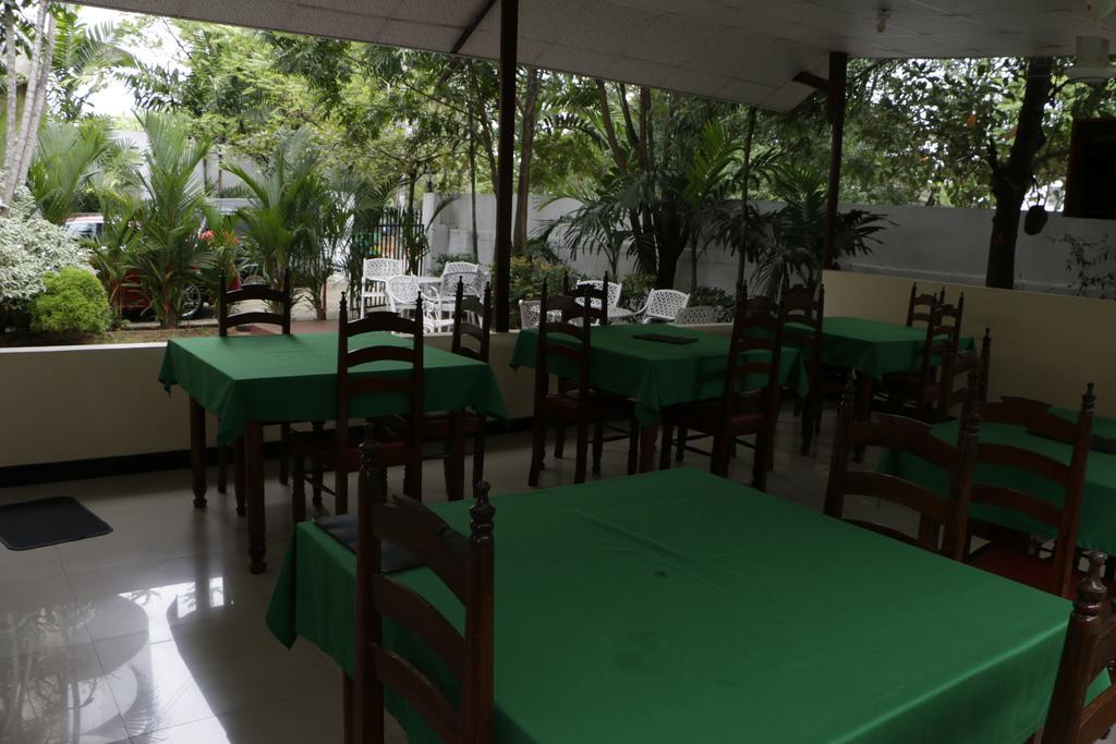 Hotel French Garden Tourist Rest Anuradhapura Exterior foto